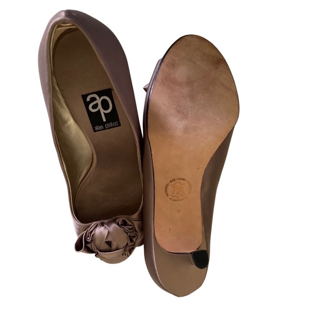Alan Pinkus - Open Toe Satin Shoe - Satin Rose Detail – Size 9 - Muted Lilac - Picture 6 of 11